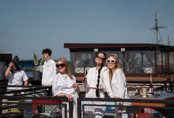 Top reasons to book a yacht party in London